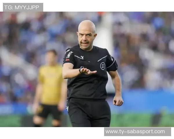 西甲引入VAR后首次开场12分钟内两次更改主裁判罚引发热议