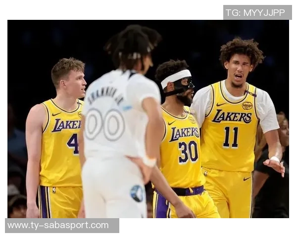 湖人阵容捉襟见肘仅剩十人出战背靠背对抗开拓者三名双向合同球员参战