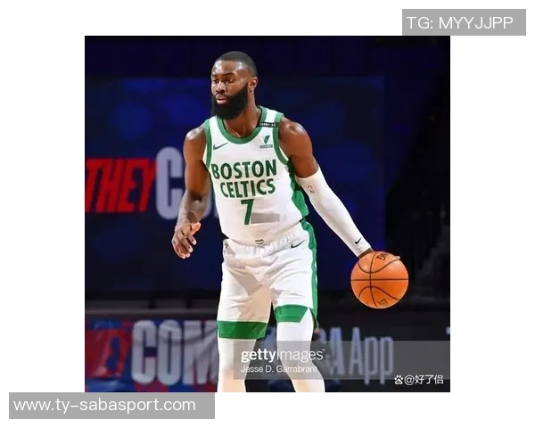 杰伦布朗独自发力砍下33分7板4助可惜失误偏多达7次