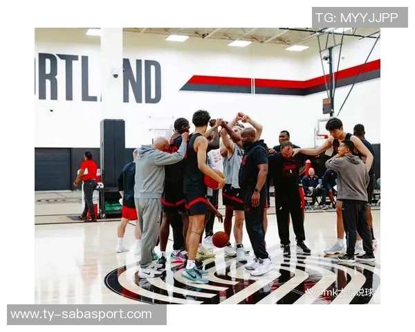 杨瀚森赛前热身展现惊人实力完美对抗后勾手与暴扣三分球全中