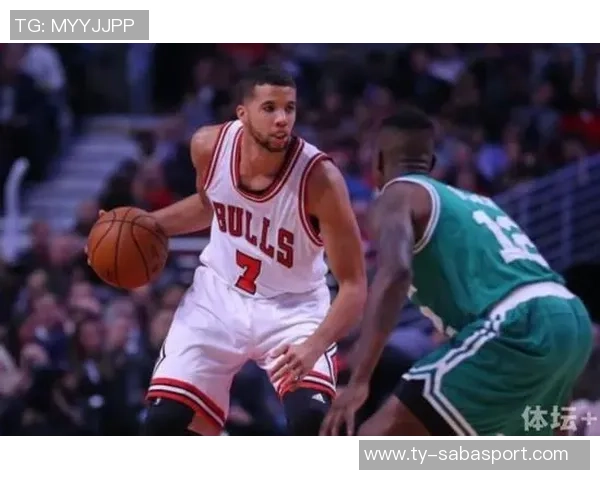 本怀特手术后状态不佳沦为替补球队期待他早日恢复最佳状态 本怀特手术后状态不佳沦为替补球队期待他早日恢复最佳状态